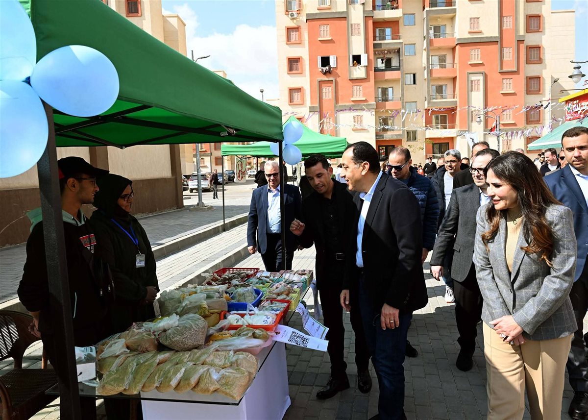رئيس الوزراء يتفقد عدداً من المشروعات السكنية والخدمية بمدينة 