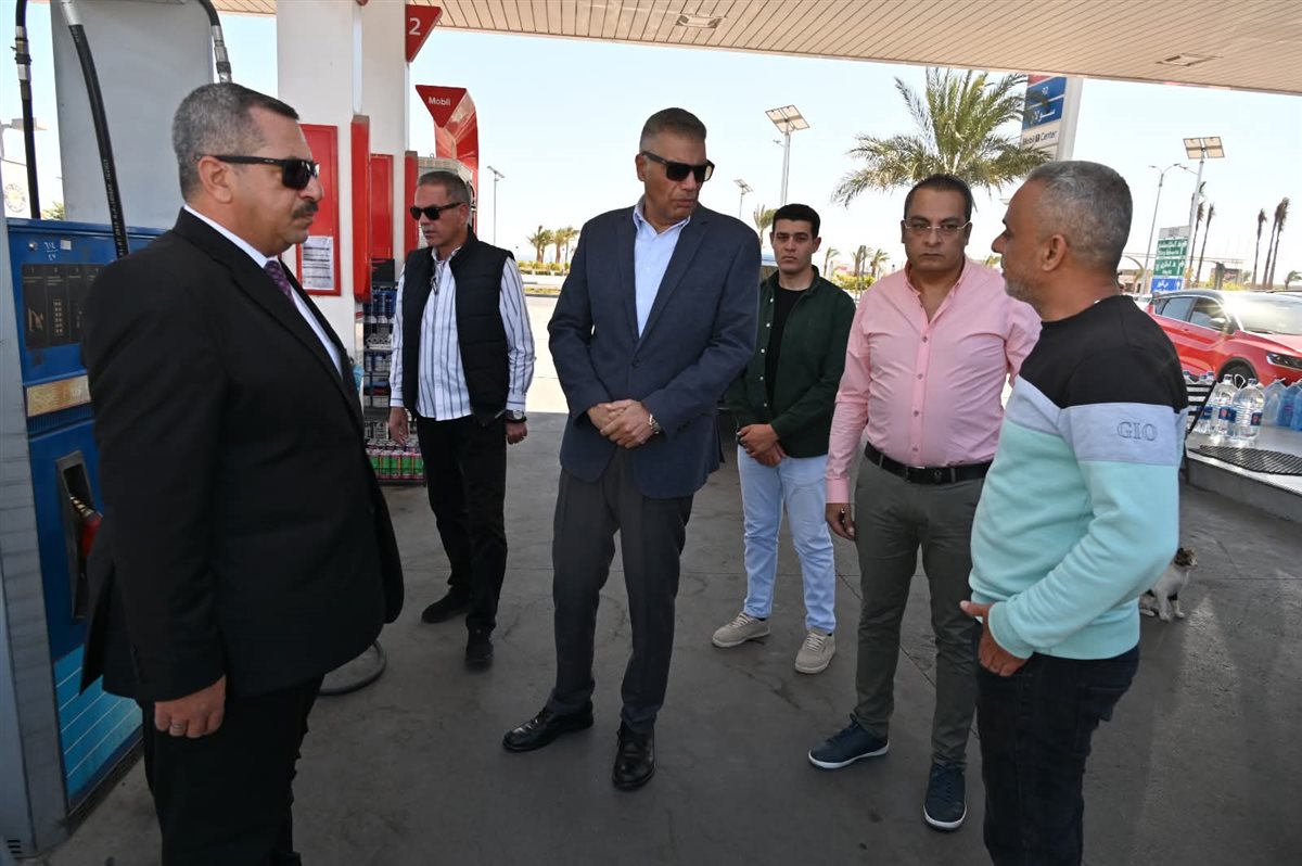 محافظ جنوب سيناء يتفقد محطات الوقود لمتابعة الالتزام بالاسعار الجديدة