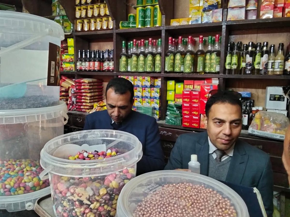 جهاز حماية المستهلك بمحافظة المنيا يشن حملة رقابية مفاجئة بعدة مناطق لضمان الانضباط بالأسواق وضبط