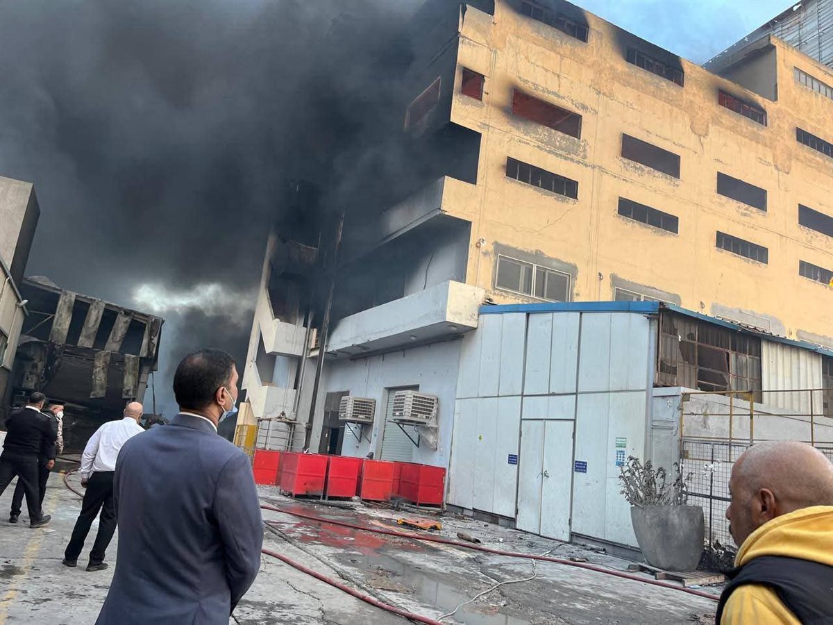 محافظ الدقهلية:يتابع قوات الحماية المدنية بسرعة السيطرة على حريق مصنع عقل بطلخا&nbsp;