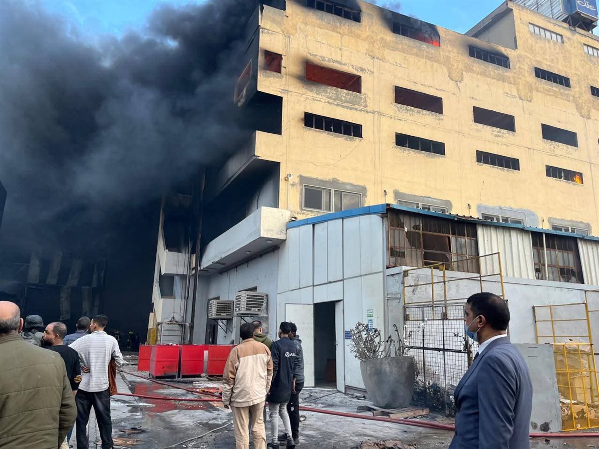 محافظ الدقهلية:يتابع قوات الحماية المدنية بسرعة السيطرة على حريق مصنع عقل بطلخا&nbsp;