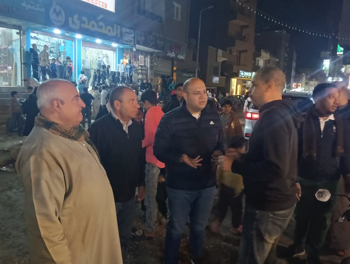 نائب محافظ الجيزة في جولة ليلية بمركز أبو النمرس