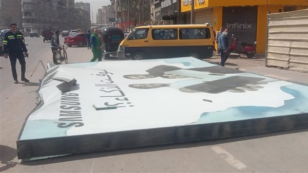 بسبب التقلبات الجوية.. وفاة شاب إثر سقوط لوحة إعلانات ضخمة بشارع البحر في المحلة الكبرى