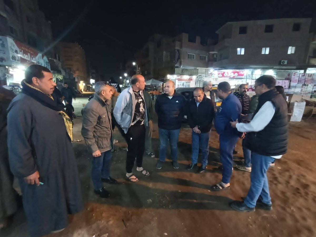 نائب محافظ الجيزة في جولة ليلية بمركز أبو النمرس لتفقده السلع ومواقف السرفيس