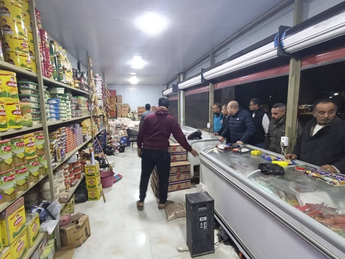 نائب محافظ الجيزة في جولة ليلية بمركز أبو النمرس لتفقده السلع ومواقف السرفيس