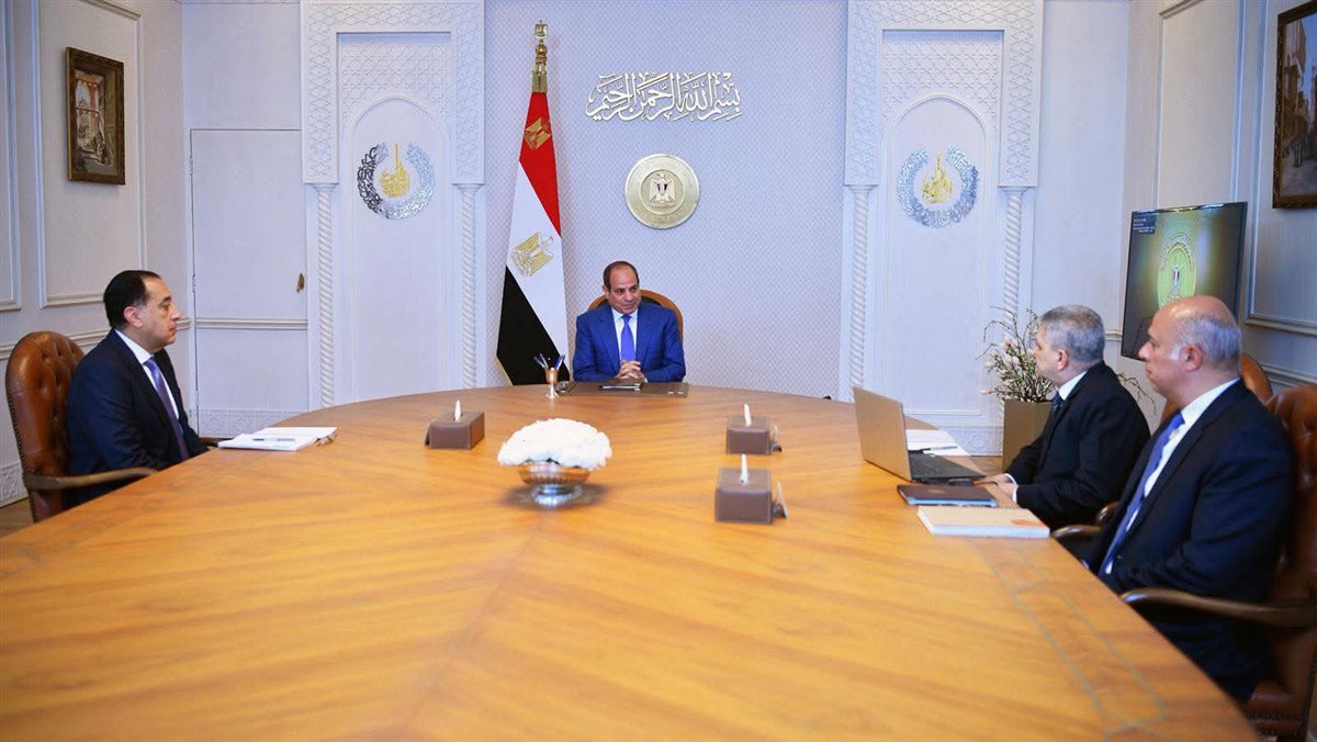 اجتمع السيد الرئيس السيسي، اليوم، مع الدكتور مصطفى مدبولي رئيس مجلس الوزراء، والفريق أسامة ربيع رئيس هيئة قناة السويس.