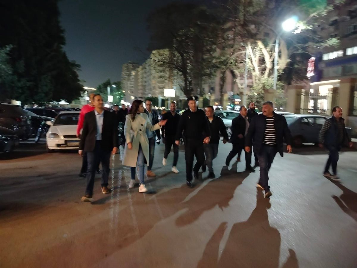 نائب محافظ الجيزة تجري جولة ليلية بحي الدقي لمتابعة مستوى النظافة ورفع الإشغالات