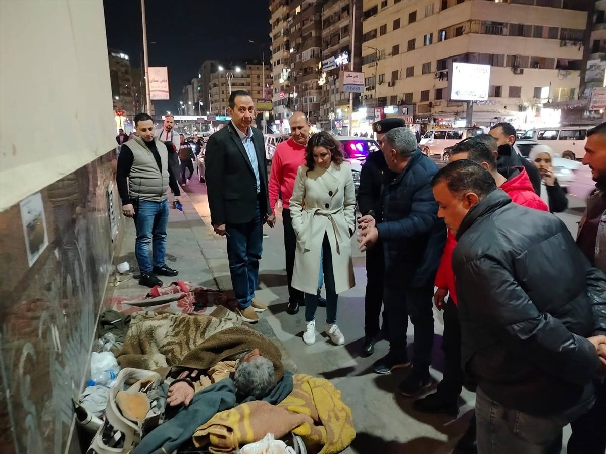 نائب محافظ الجيزة تجري جولة ليلية بحي الدقي لمتابعة مستوى النظافة ورفع الإشغالات