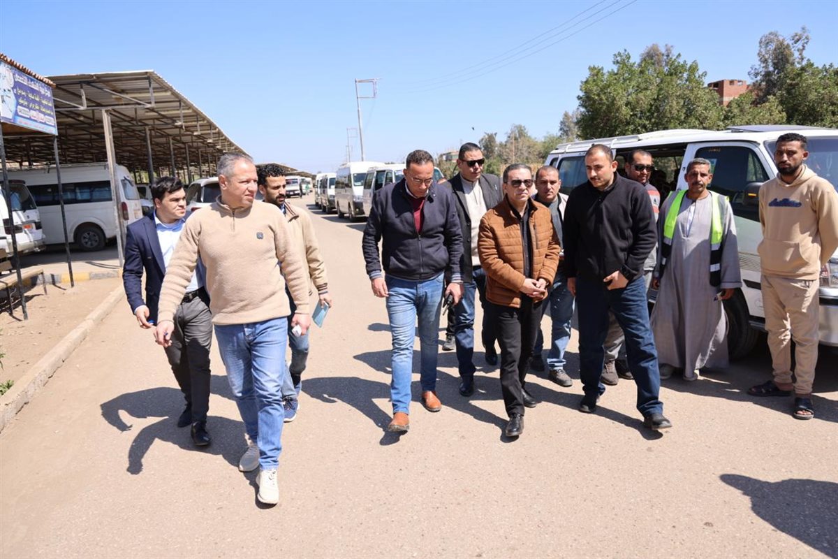محافظ المنوفية يتفقد مواقف سيارات الشهداء النموذجي للوقوف علي الحالة العامة والتأكد من الالتزام بالتعريفة الجديدة