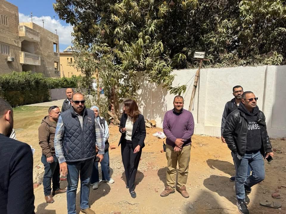 &nbsp;إزالة عقار مخالف رغم غلق مداخله بالكامل بنزلة السمان وجمالون على أرض زراعية