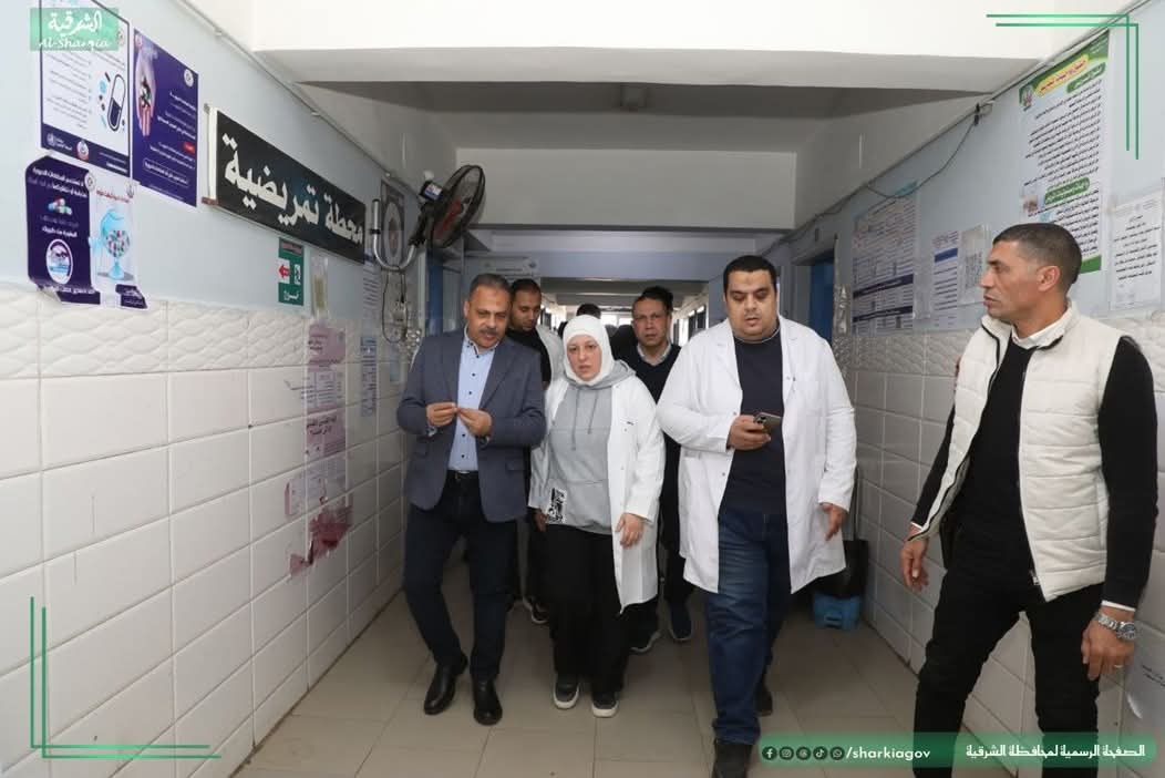 محافظ الشرقية يفاجئ مستشفى أبو كبير المركزي ويصطحب مريضًا بنفسه للاطمئنان على حالته