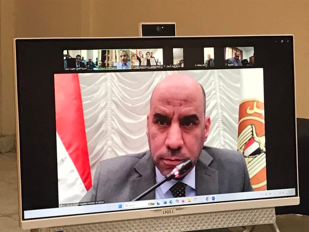 وزير العمل رفع كفاءة الأداء وتطوير الخدمات أولوية المرحلة