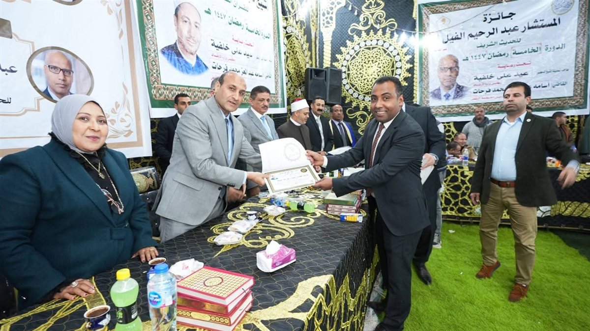 محافظ أسيوط يشهد تكريم حفظة القرآن الكريم في ختام مسابقة الشيخ عبد المعز فرحات ويؤكد: بناء الإنسان هدفنا الأول