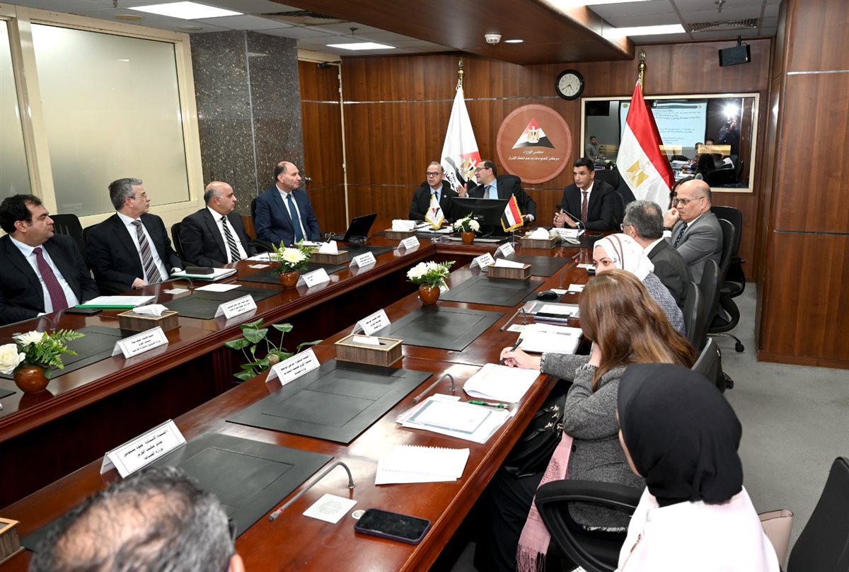وزراء الصناعة والاستثمار والتجارة الخارجية والمالية يبحثون توصيات مجموعة العمل المشكلة لمراجعة البرنامج الوطني لتنمية صناعة السيارات