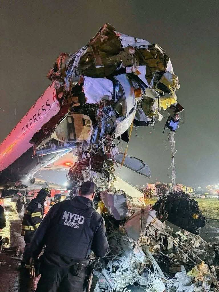 مصرع طيارين كنديين وإصابة 41 شخص بمطار لاغوارديا في أمريكا
