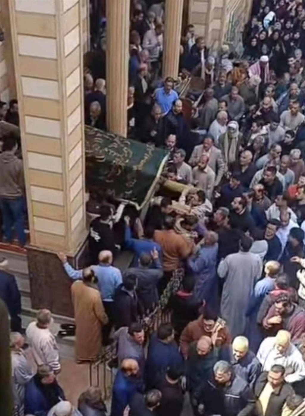 جنازة مهيبة.. تشييع جثمان طبيب الغلابة في قويسنا وسط حضور كبير من الأهالي .