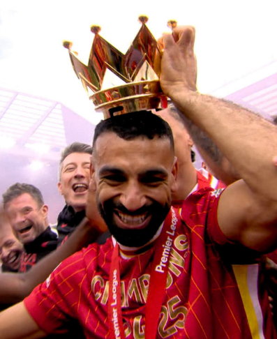 ليس مجرد لاعب كبير… بل أسطورة حية تتحدى الزمن