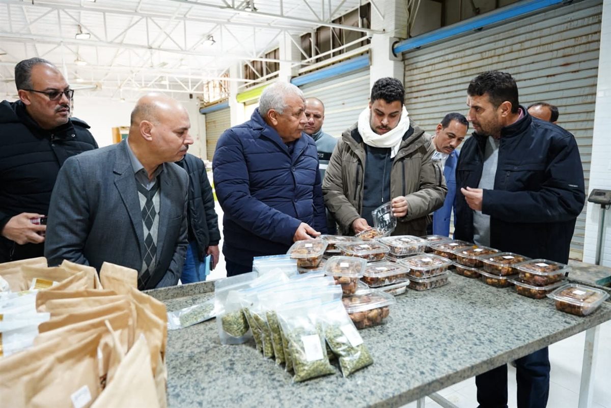 محافظ مطروح يتفقد معاصر الزيتون ويوجه بالتوسع في التسويق ودراسة إنشاء مصنع للتين