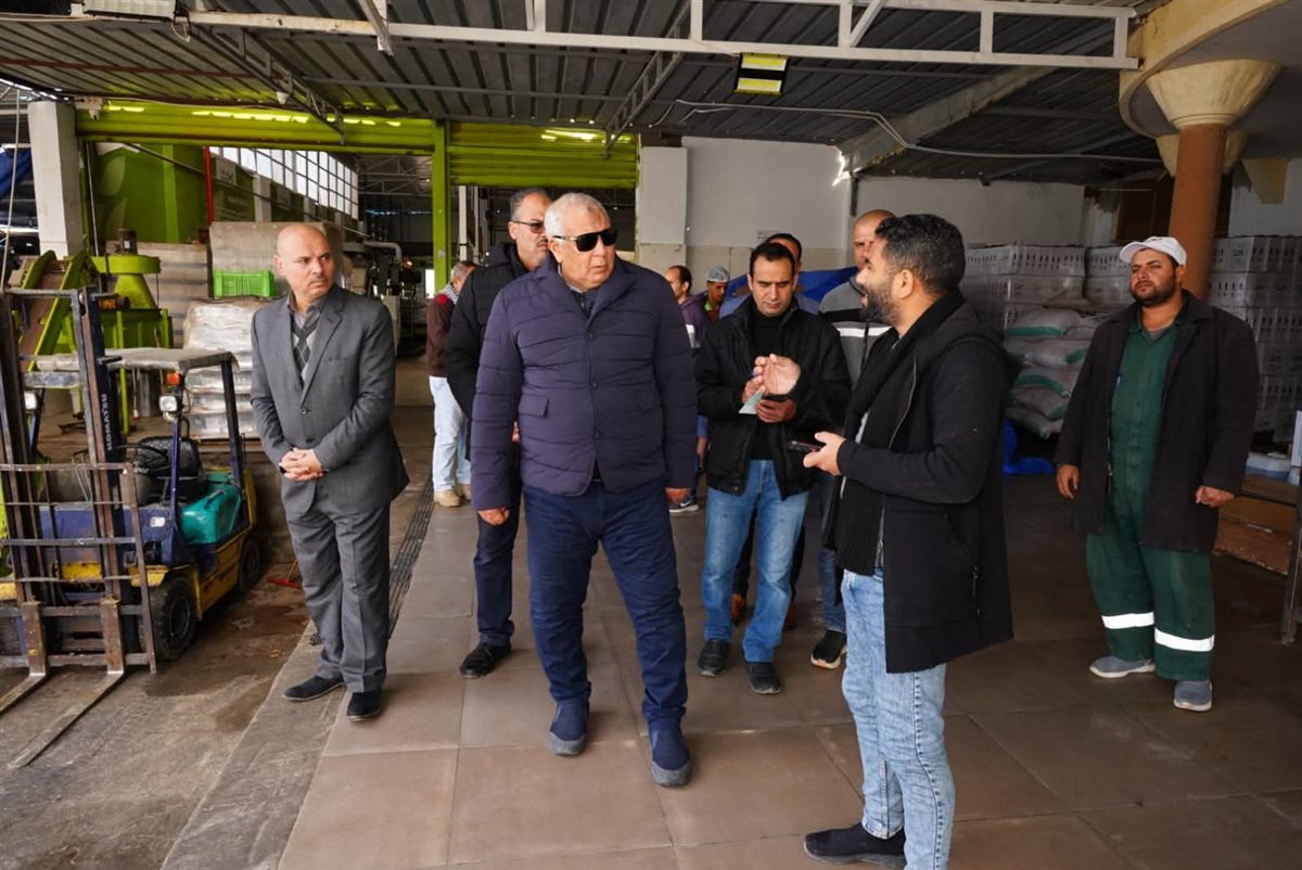 محافظ مطروح يتفقد معاصر الزيتون ويوجه بالتوسع في التسويق ودراسة إنشاء مصنع للتين