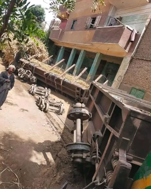 مشهد يحبس الأنفاس خروج قطار 