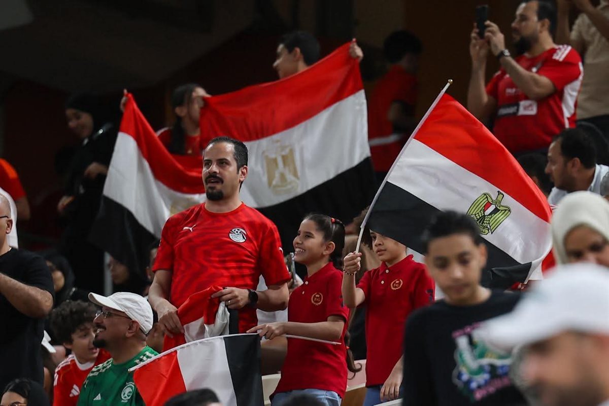 الجماهير المصرية تكتسح مدرجات ودية مصر والسعودية بأرقام قياسية