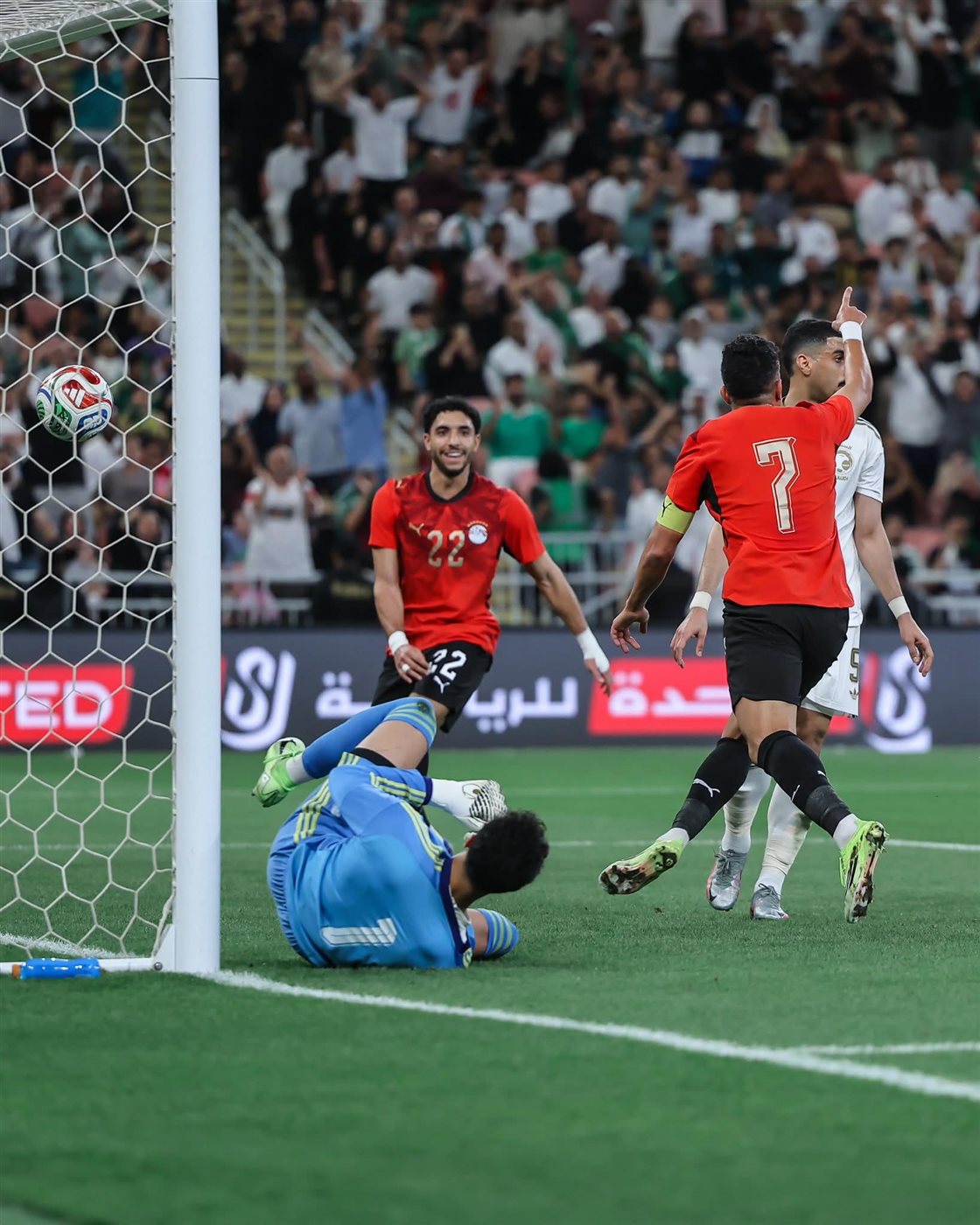 منتخب مصر يعزف سيمفونية كروية في شباك السعودية بثلاثية نظيفة&nbsp;