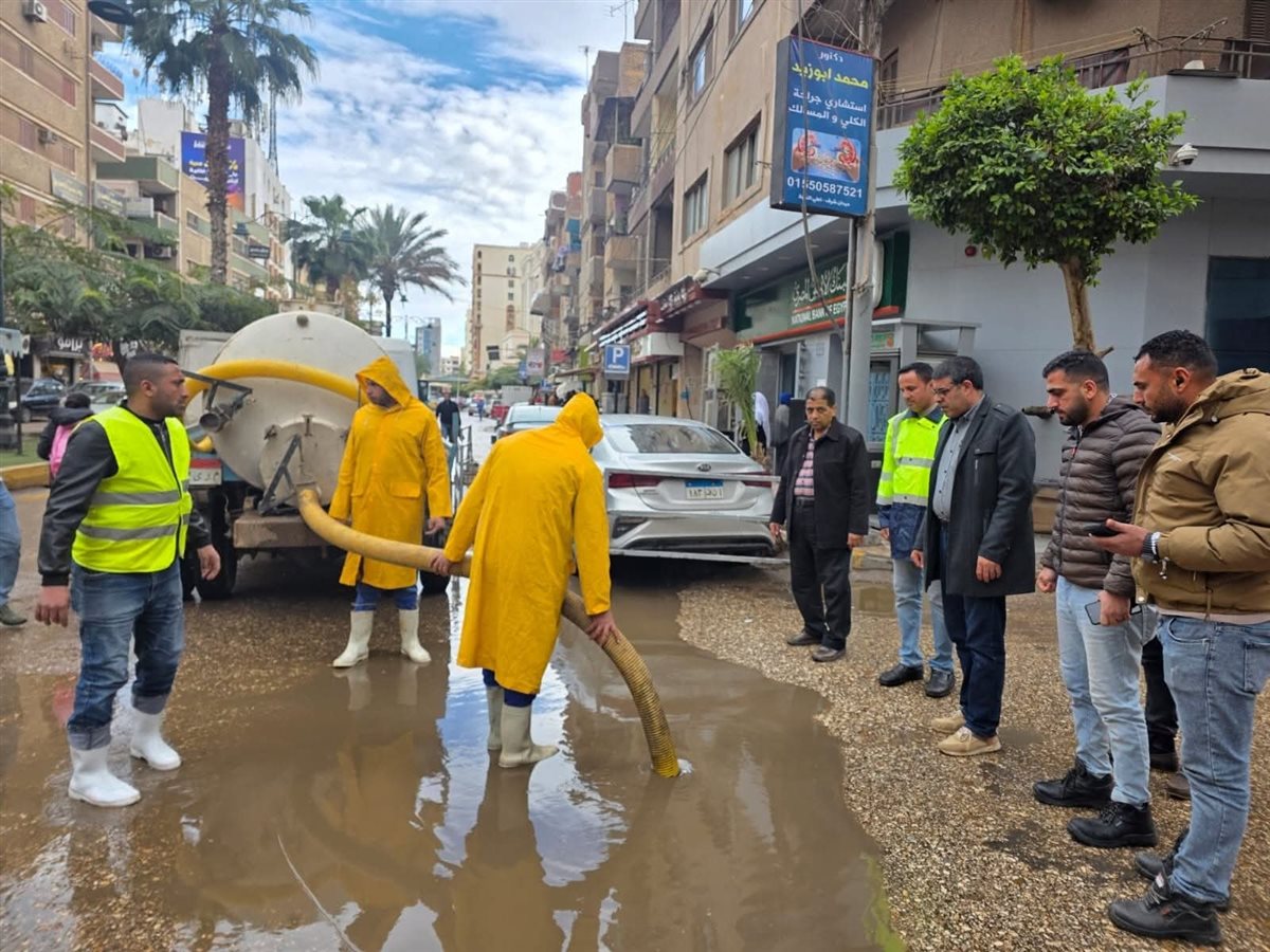 المنوفية في مواجهة الأمطار.. انتشار مكثف لمعدات الشفط وتحركات عاجلة لإعادة السيولة المرورية