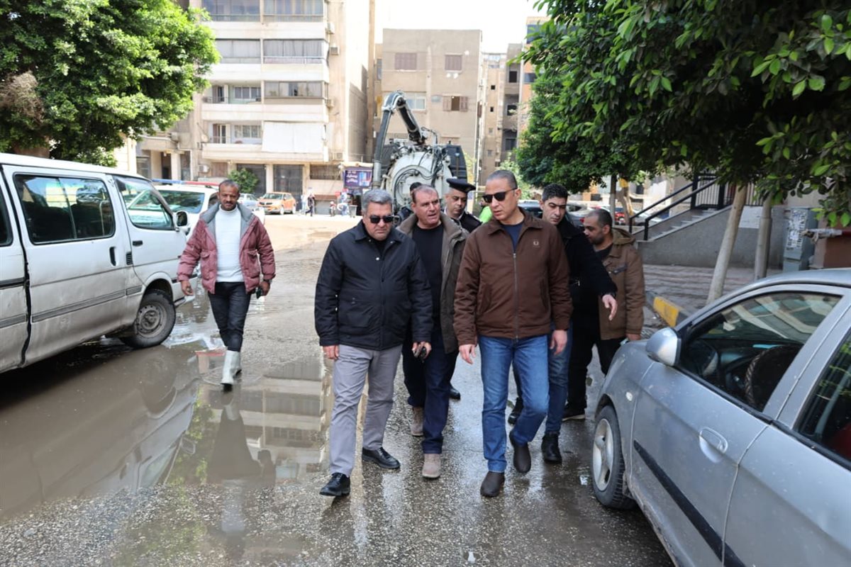 الأنصاري يقود جهود مواجهة الأمطار ويشدد على سرعة إزالة تجمعات المياه