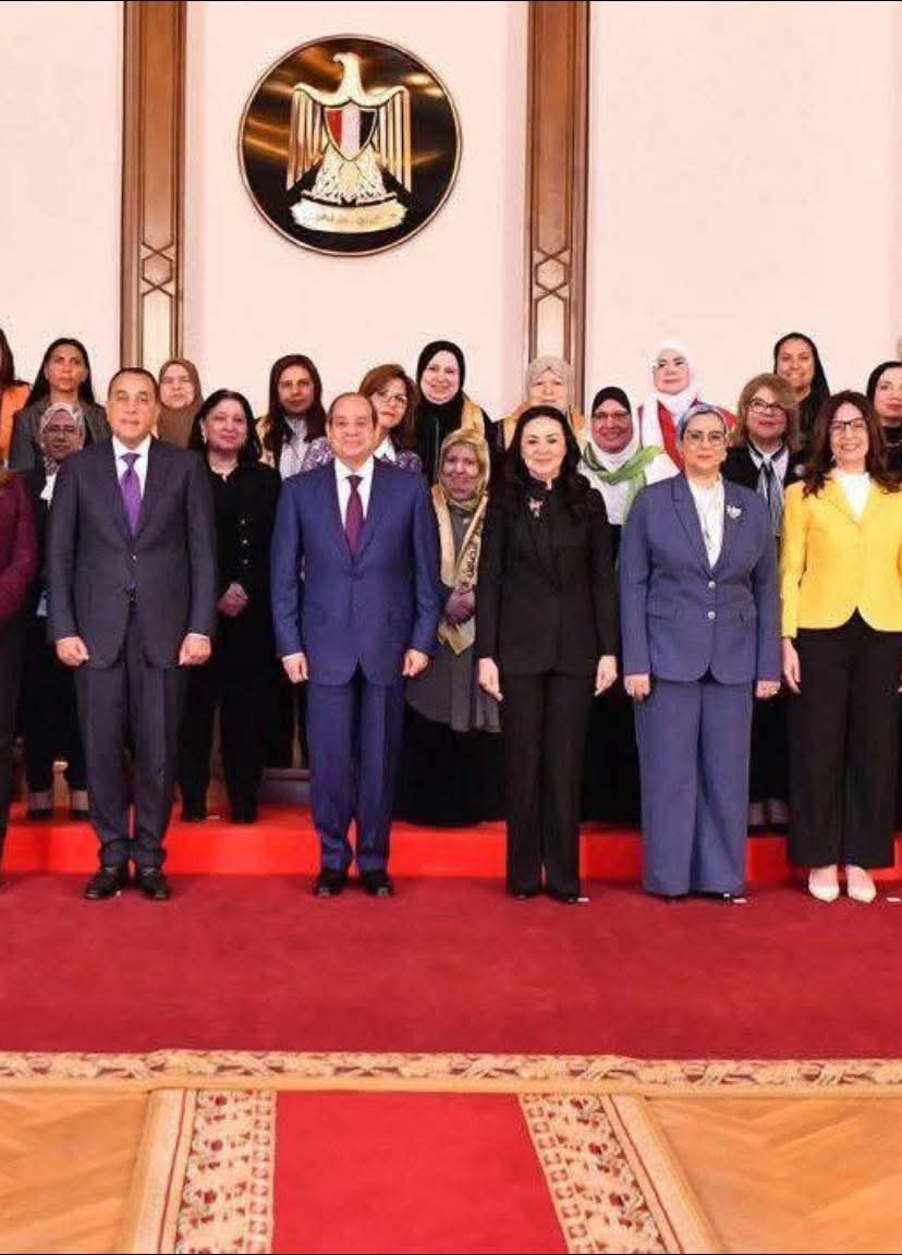 الرئيس عبد الفتاح السيسي ووزيرة التضامن الاجتماعي مايا مرسي