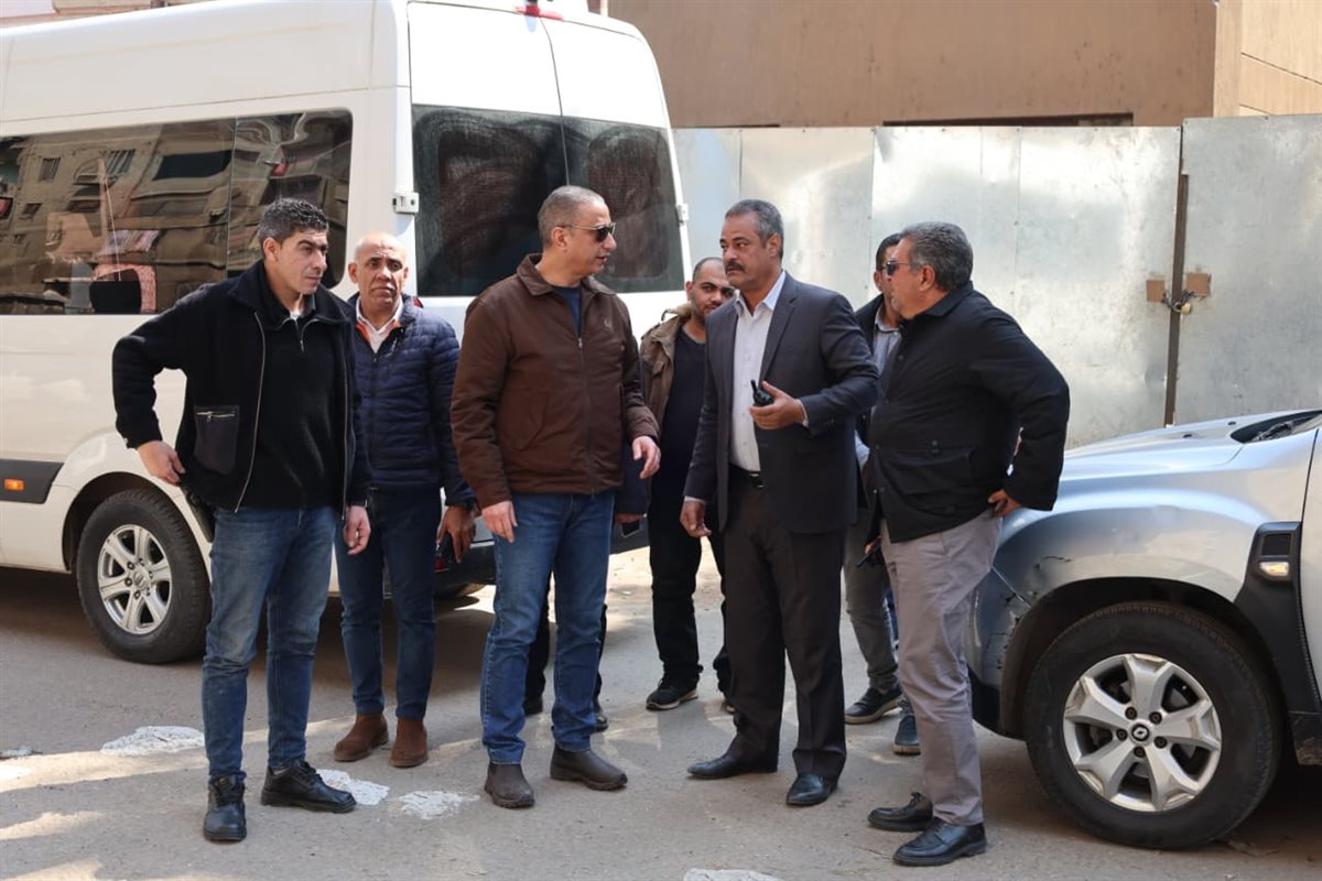 محافظ الجيزة.. خلال جولاته بعدد من الأحياء شدد على ضرورة منع أي تجمعات للقمامة