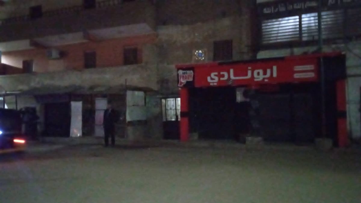 تحرير محضرين: أثتاء مرور رئيس مدينة العياط بالجيزة لتنفيذ مواعيد الغلق المعُلن عنها