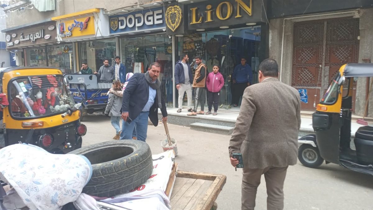 حملات مكثفة لإزالة الإشغالات والتعديات بالقوصية وإعادة الانضباط للشارع