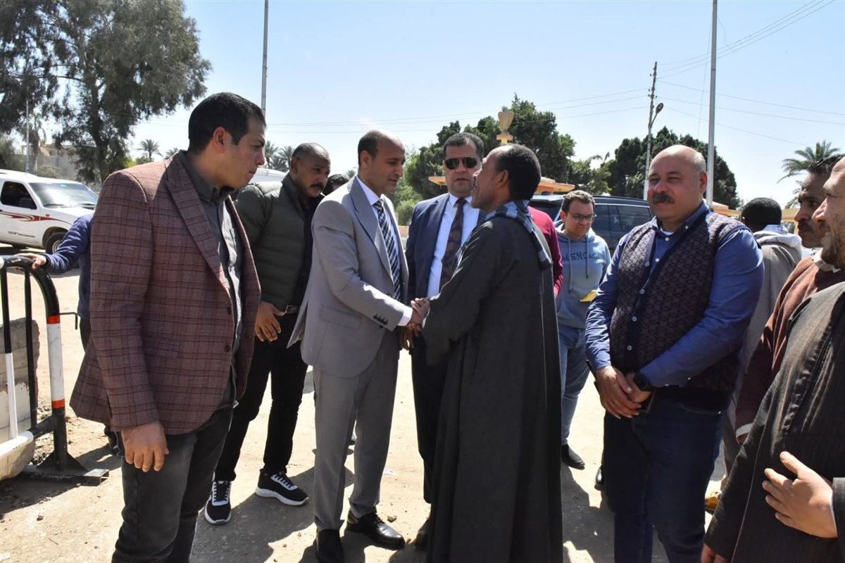 محافظ أسيوط يواصل متابعته لمعدلات تنفيذ كوبري الحواتكة بمنفلوط تمهيدًا للتشغيل الجزئي بعد الانتهاء من تركيب الكمرات والبلاطات الخرسانية