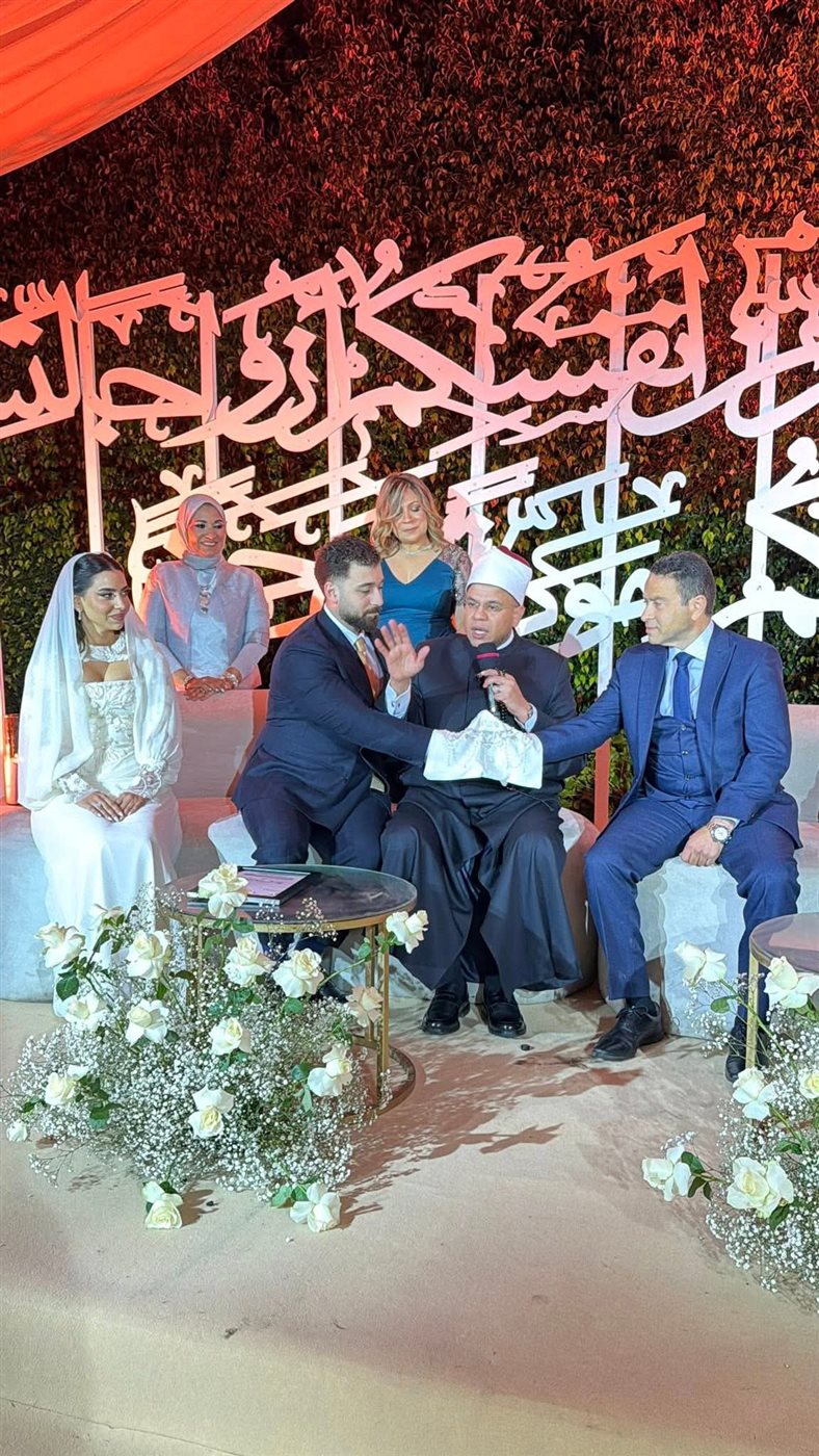 بأجواء عائلية دافئة.. الدكتورة هبة قطب تحتفل بعقد قران ابنتها راندة في ليلة من العمر