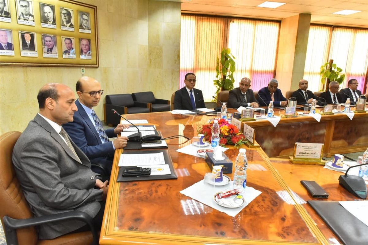 محافظ أسيوط في أول حضور لمجلس الجامعة: تعزيز الشراكة مع جامعة أسيوط لدعم التنمية.. ويشهد بدء إجراءات اختيار رئيس جديد للجامعة