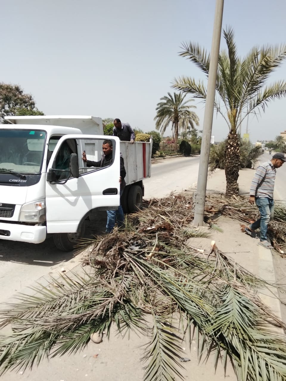 تجريد الشوارع ورفع القمامة من قرى مركز أبو النمرس بجنوب الجيزة بمتابعة رئيس المدينة