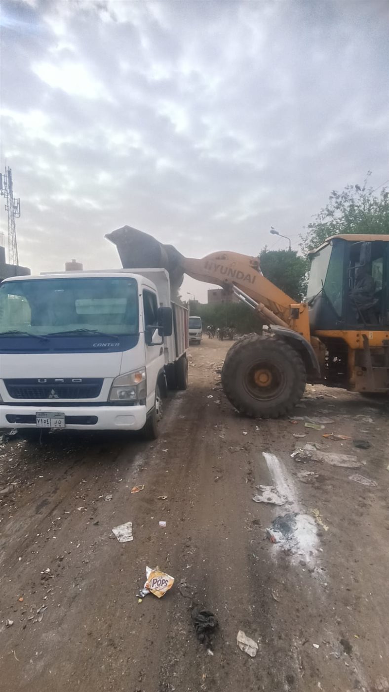 تجريد الشوارع ورفع القمامة من قرى مركز أبو النمرس بجنوب الجيزة بمتابعة رئيس المدينة