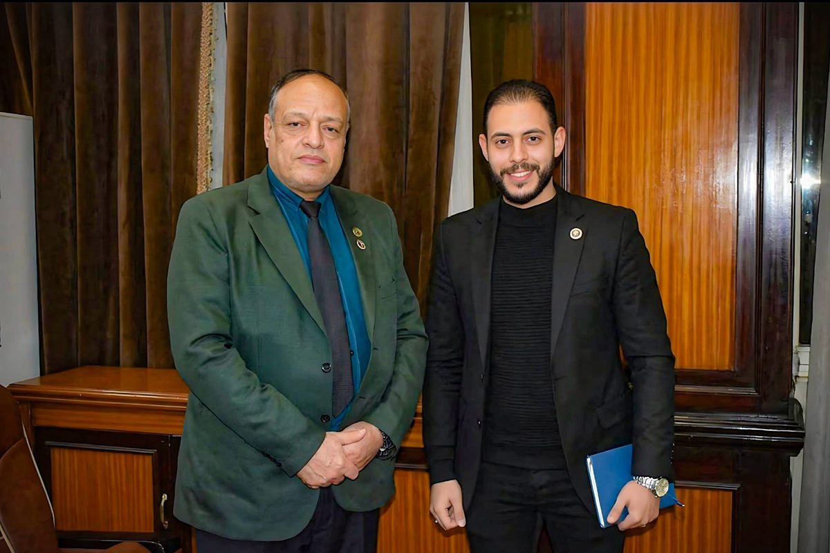 النادي الدبلوماسي العربي يمنح