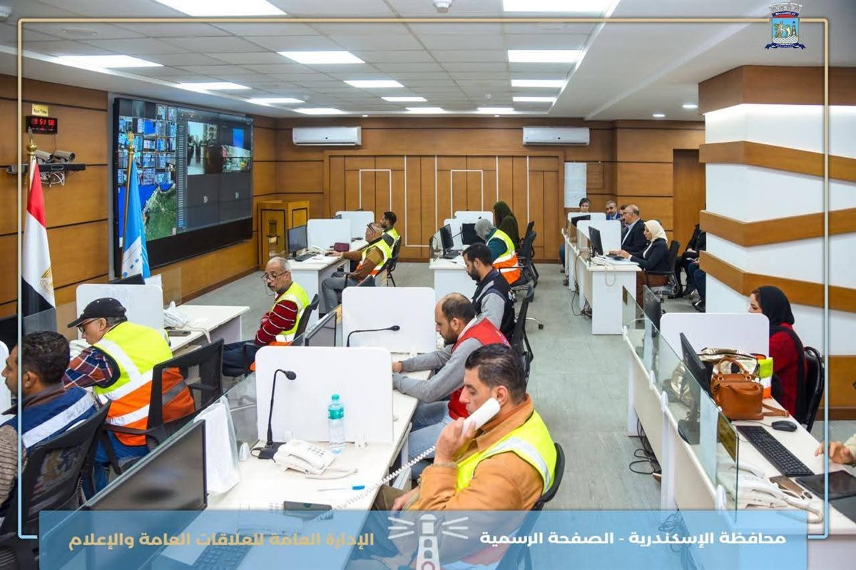 محافظ الإسكندرية يُدير غرفة 