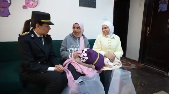 <strong>وزارة الداخلية</strong> توزع الهدايا على الأطفال الأيتام
