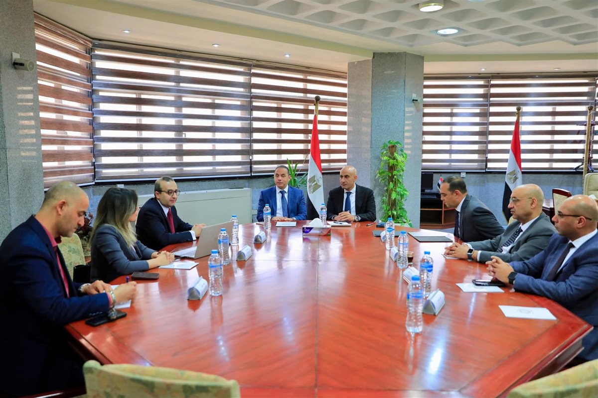 &nbsp;وزير التربية والتعليم يبحث مع رئيس هيئة الرقابة المالية آليات إدراج 