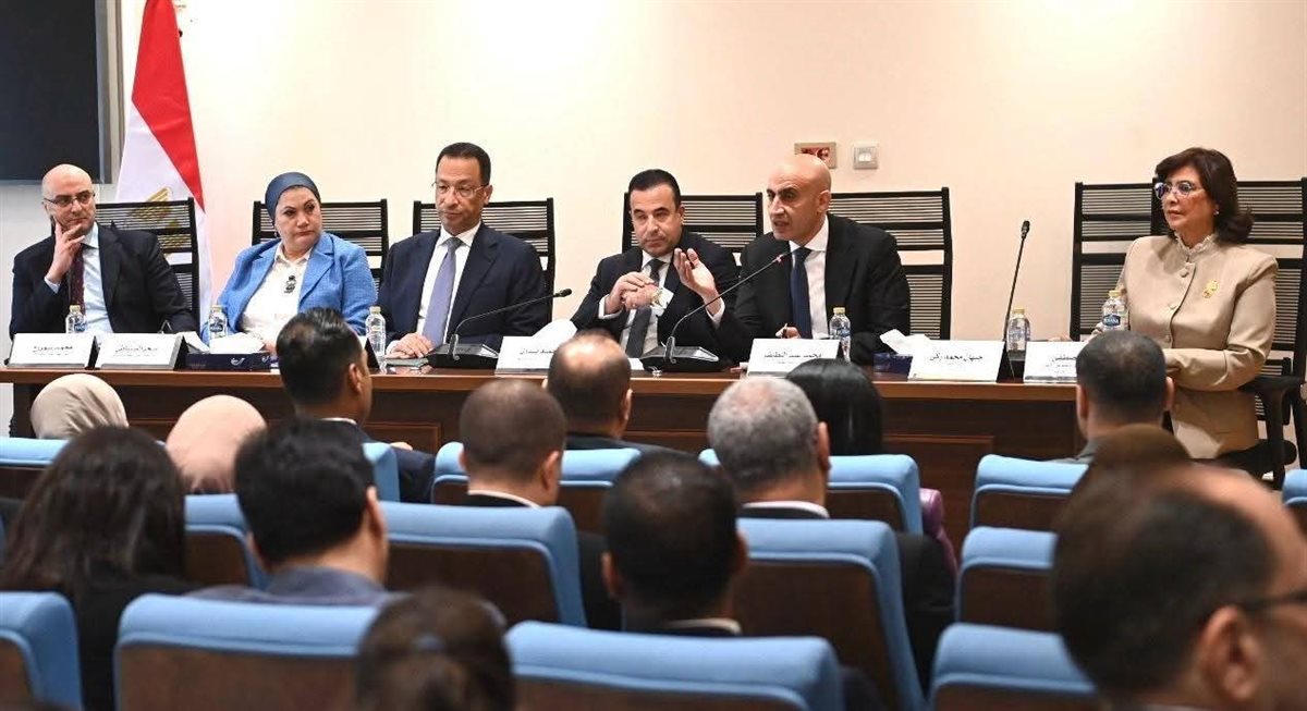 وزير التربية والتعليم يشارك في جلسة لجنة الاتصالات وتكنولوجيا المعلومات بمجلس النواب لمناقشة مشروع قانون لحماية الأطفال من مخاطر وسائل التواصل الاجتماعي والألعاب الإلكترونية الضارة