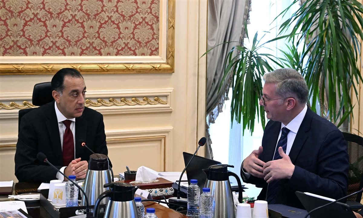 رئيس الوزراء يتابع مع وزيرى المالية والبترول عددًا من ملفات العمل المشترك