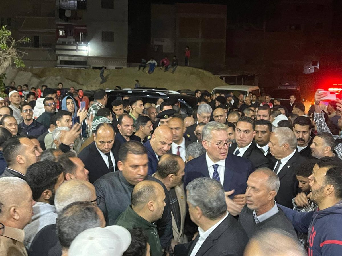 جموع المشيعين خلال جنازة المهندس حسام خليفة في ميت غمر