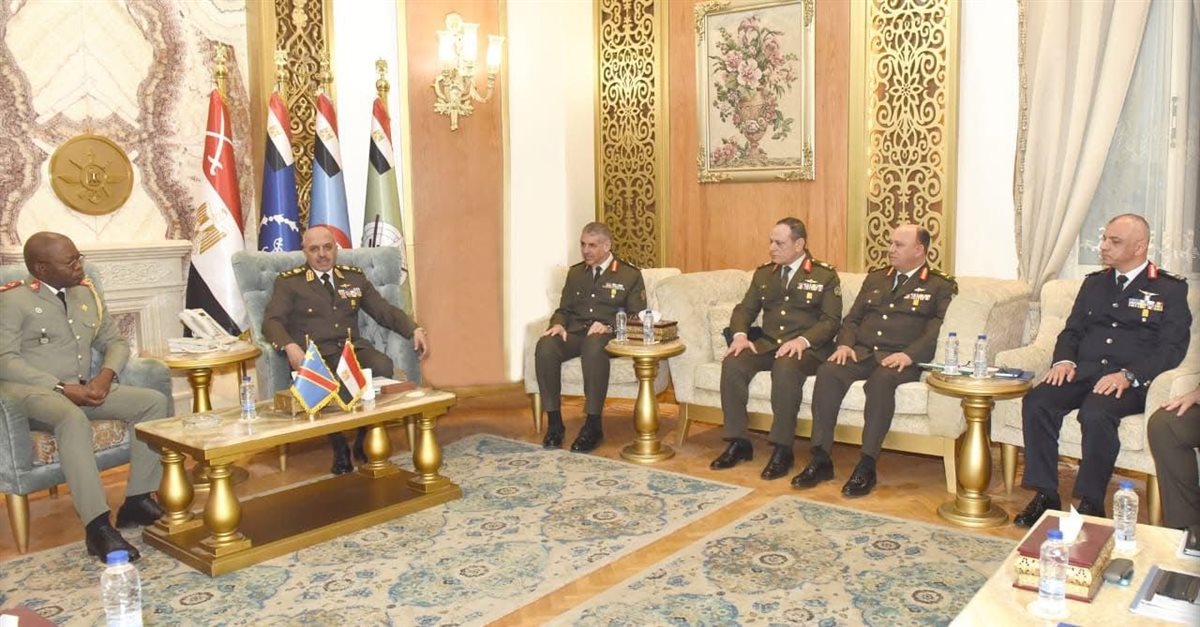 الفريق أحمد خليفة رئيس أركان حرب القوات المسلحة يلتقى رئيس هيئة الأركان العامة للقوات المسلحة بجمهورية الكونغو الديمقراطية