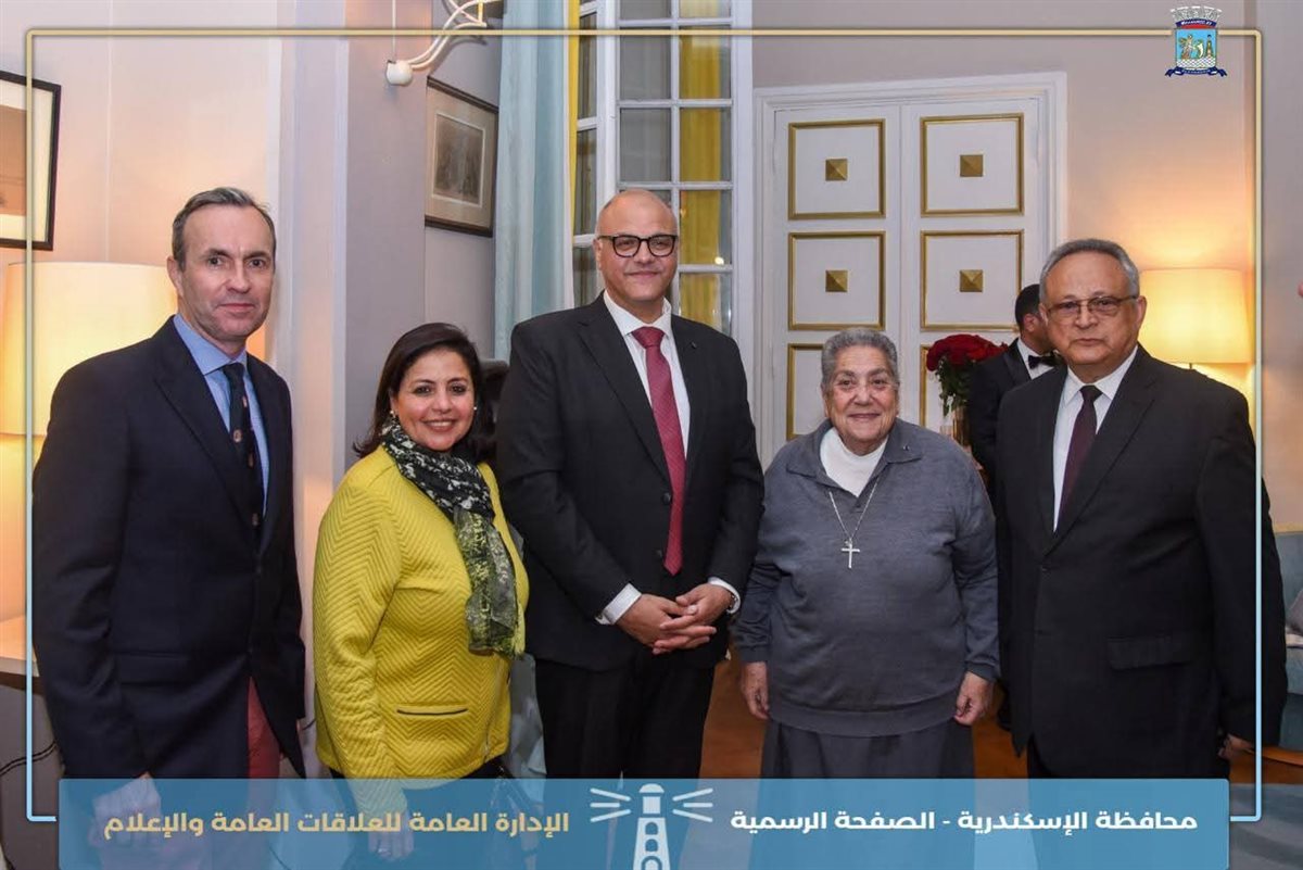 أقامت القنصلية العامة لفرنسا بالإسكندرية، اليوم، حفل استقبال بحضور السفير الفرنسي لدى مصر إيريك شوفالييه، وذلك على شرف المهندس أيمن عطية محافظ الإسكندرية، لتهنئته بتوليه مهام منصبه