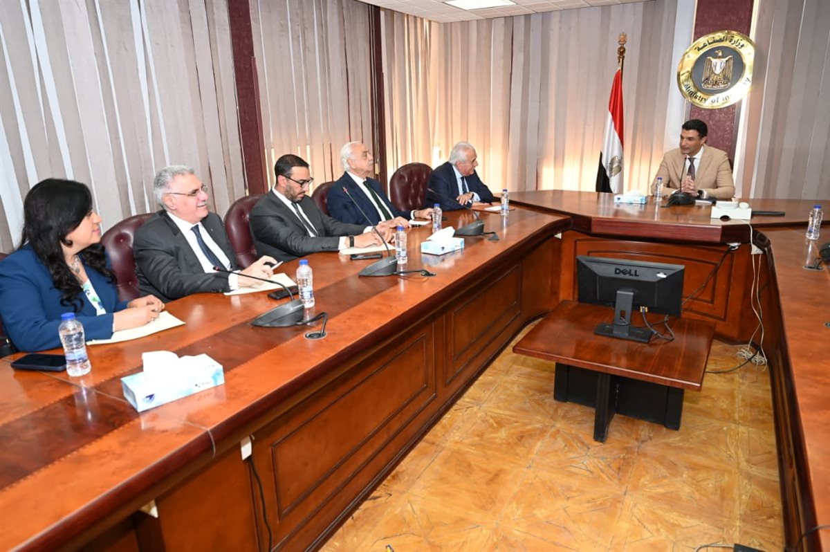 تعزيز الشراكة الصناعية بين مصر والولايات المتحدة الأمريكية: فرص استثمارية واعدة في التكنولوجيا والطاقة المتجددة