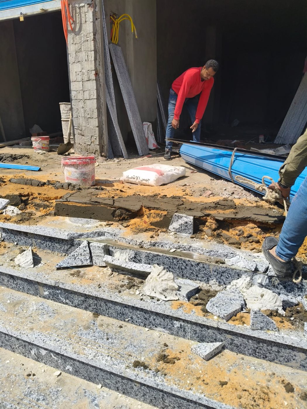 إغلاق فوري ومحاضر قانونية: حي الهرم يضرب بيدٍ من حديد على المحلات المخالفة