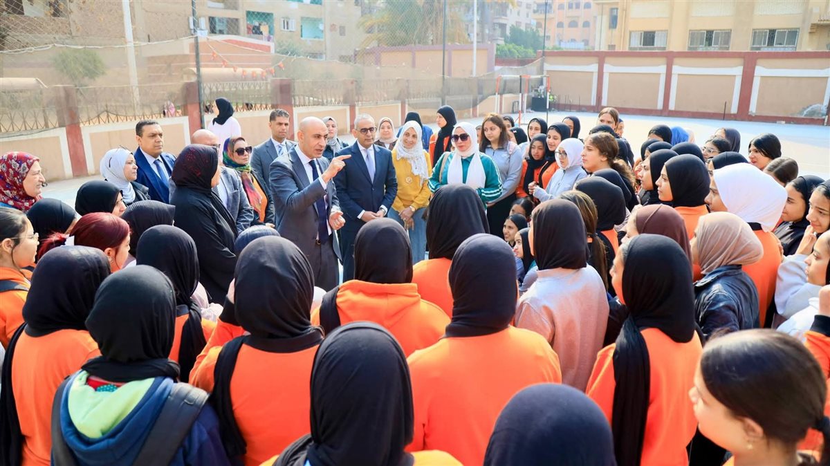 وزير التربية والتعليم يجري جولة تفقدية مفاجئة بعدد من مدارس محافظة الشرقية