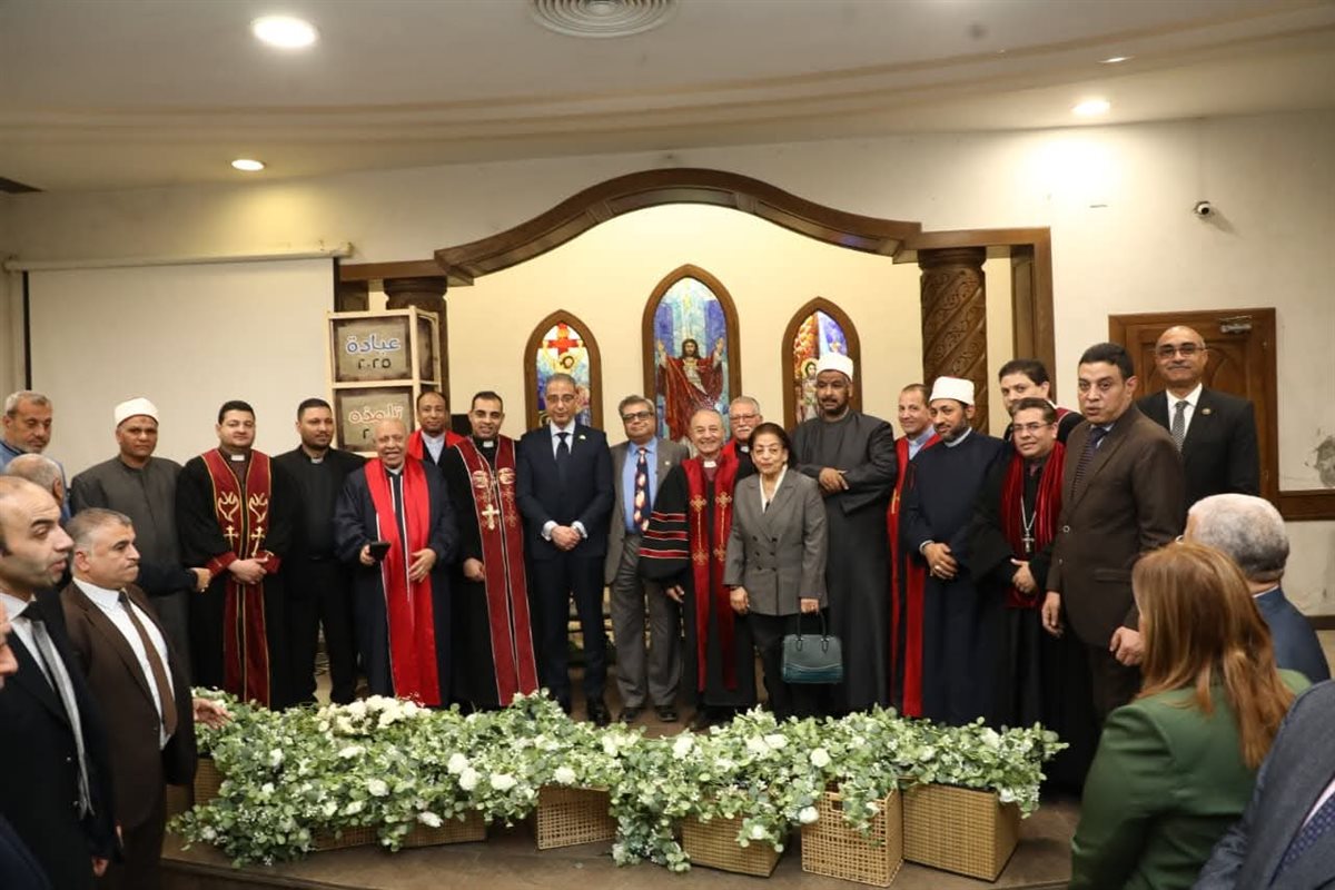 محافظ الجيزة يزور مقر الكنيسة الإنجيلية بالجيزة للتهنئة بعيد القيامة المجيد